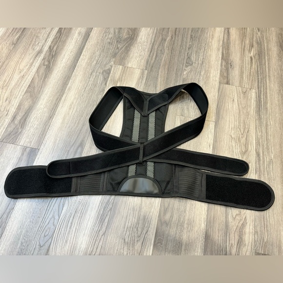 Posture Corrector For Men & Women size small - Picture 8 of 8